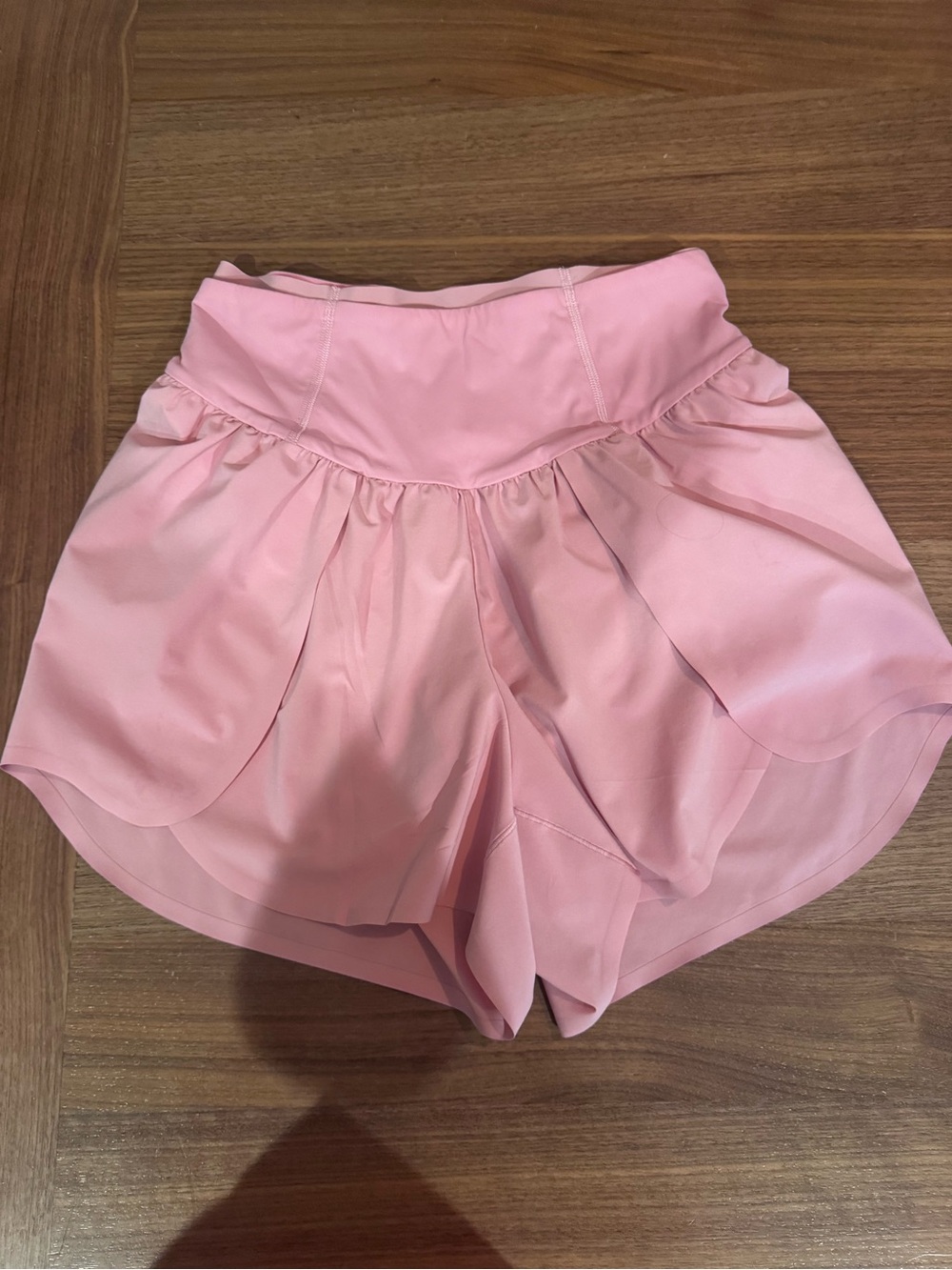 Lululemon high rise flowy pink running shorts size 6